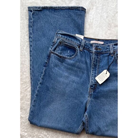 NWT Levi's Premium 70’s High Flare Jeans in Sonoma Walks - Light Wash, Size 32 - Picture 5 of 16
